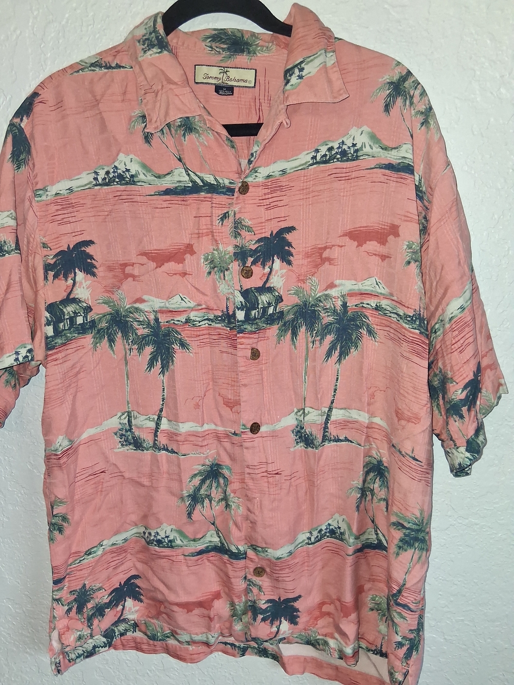 Tommy Bahama Shirt Medium Pink 100% Silk Tropical Island Palm Hawaiian Camp